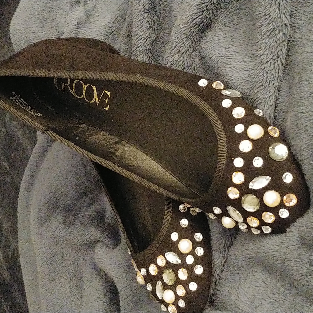 groove Black Embellished Ballet Flats with Gem Accents